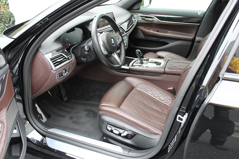 BMW Řada 7 740Ld xDrive Sedan - fotka 10 z 29