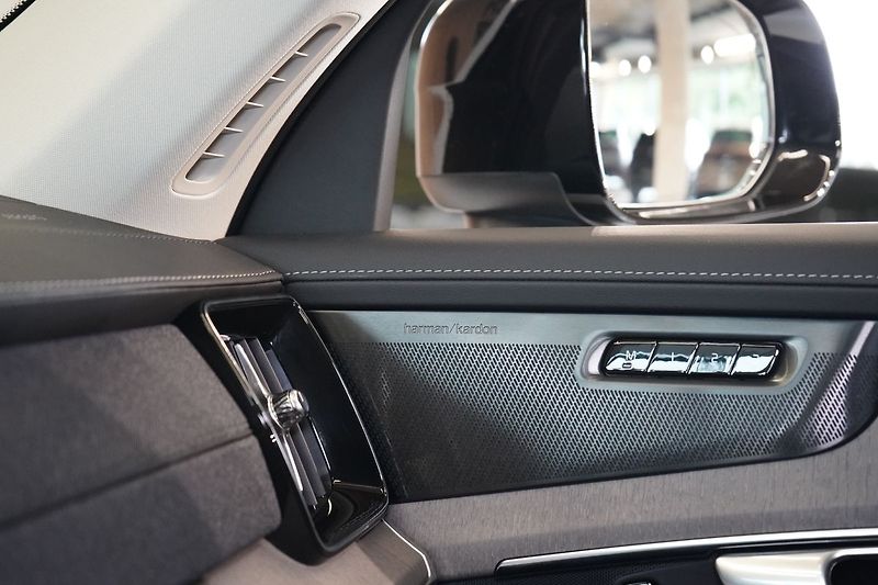 Volvo XC90 T8 PLUS Dark, Vzduch,Ventilace - fotka 42 z 50