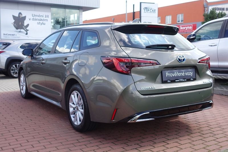 Toyota Corolla 2,0HSD e-CVT Comfort Tech - fotka 6 z 33