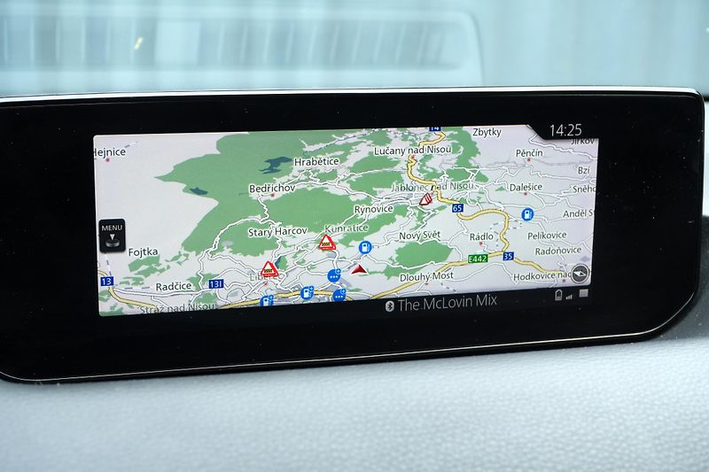 Mazda MX-30 e-Skyactiv, ACC, HUD, Kamera - fotka 23 z 35