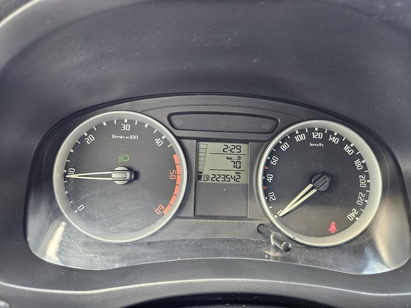Škoda Fabia (2010) 1.4tdi NOVÁ STK  - fotka 14 z 24