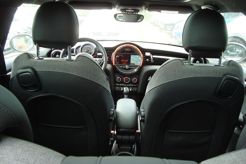 Mini Cooper (2017) 1.5 D, AUTOMAT - fotka 14 z 66