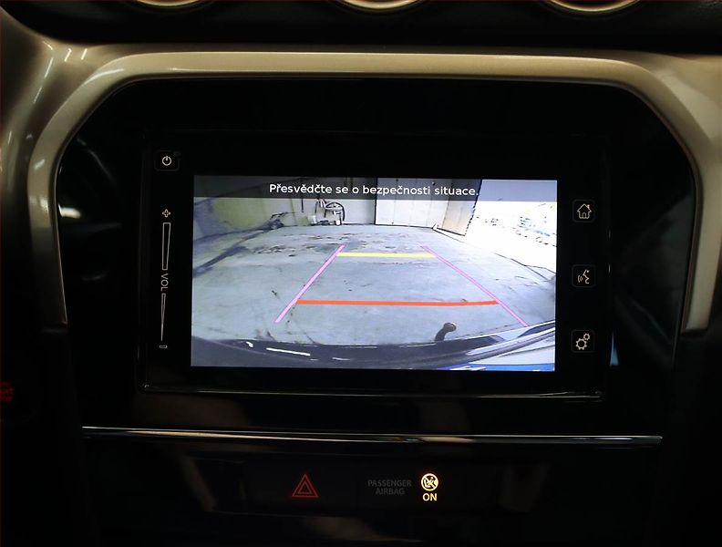 Suzuki Vitara (2017) 1.6 VVT, Kůže, Navi, Tempomat - fotka 16 z 22