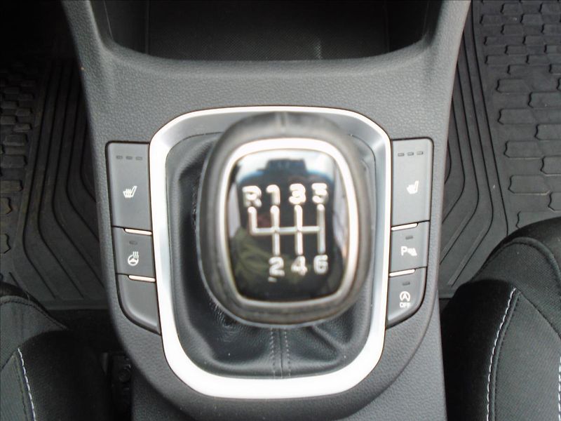 Hyundai i30 1,6 - fotka 24 z 36