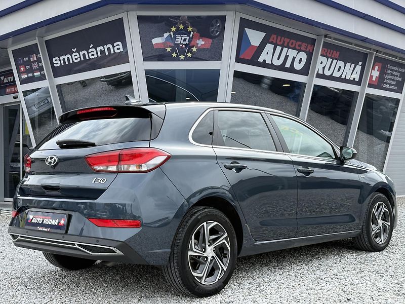 Hyundai i30 1,5 T-GDI DCT Smart Automat ČR - fotka 9 z 40