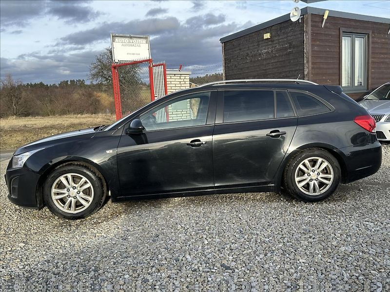 Chevrolet Cruze 1,7 6KVALT DIGIKLIMA +SADA ALU - fotka 8 z 21