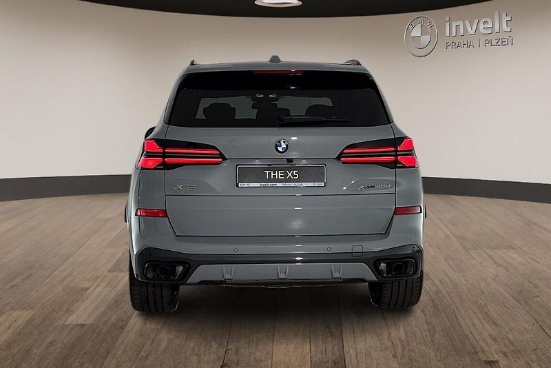 BMW X5 xDrive40d - fotka 4 z 28