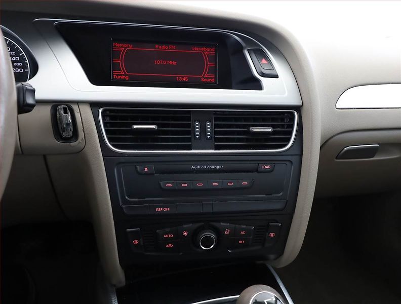 Audi A4 (2009) 2.0 TDI, jezdí výborně - fotka 10 z 17