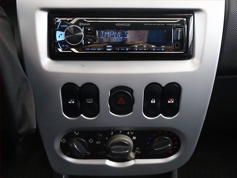 Dacia Sandero (2010) 1.6 MPI, dobrý stav - fotka 9 z 10