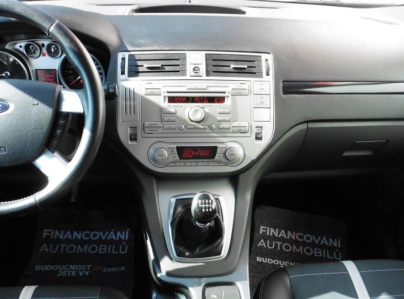 Ford Kuga 2,0 TDCi Titanium 4X4 - fotka 9 z 13