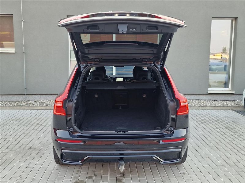 Volvo XC60 B5 184kW Plus Dark Auto,1.Maj - fotka 40 z 50