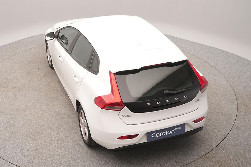 Volvo V40 D2 MOMENTUM CZ - fotka 14 z 39