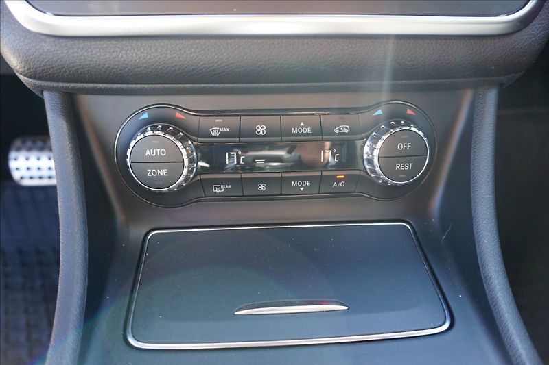 Mercedes-Benz GLA 2,1 220d 4M 1.maj ČR - fotka 15 z 17