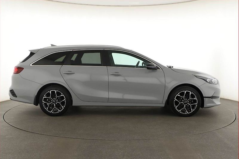 Kia Ceed (2025) 1.5 T-GDI - fotka 6 z 15