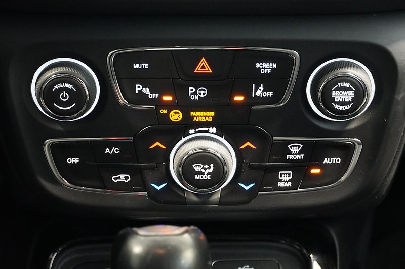Jeep Compass 1,4T,ČR,4x4,Limited,BEATS - fotka 23 z 32