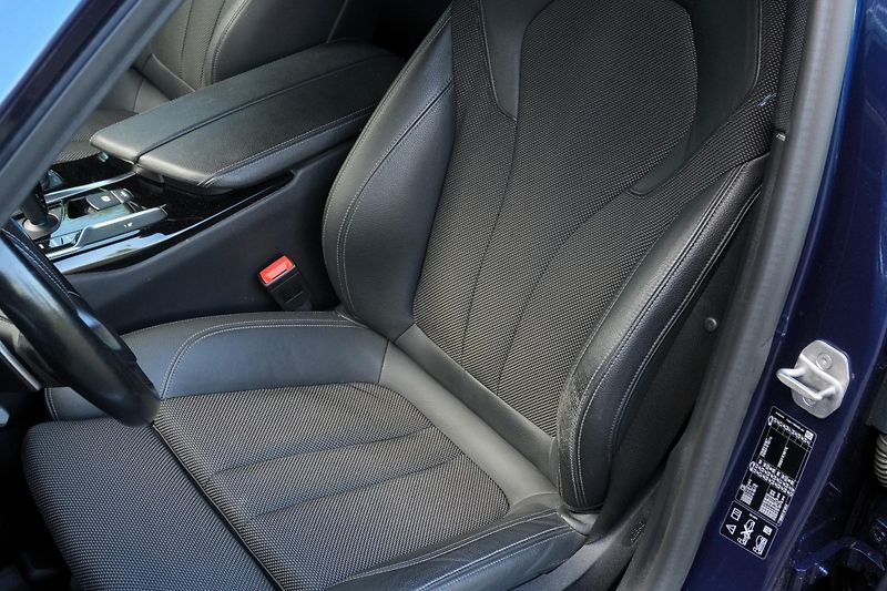 BMW Řada 5 530d xDrive, Kamera, ČR, Hi-Fi - fotka 34 z 40