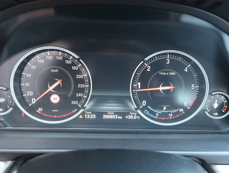 BMW Řada 5 (2016) 525d xDrive, 4X4, Automat - fotka 11 z 14