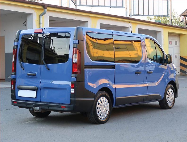 Opel Vivaro (2017) 1.6 BiCDTI, Bus, 9Míst - fotka 5 z 20