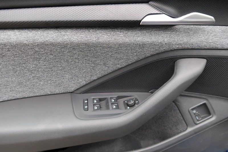 Škoda Superb (2024) Combi Selection 1,5 TSi / 150 - fotka 16 z 33