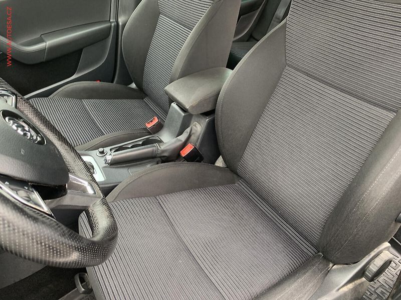 Škoda Octavia (2015) 1.6 TDi, ČR, DSG, panor - fotka 9 z 21