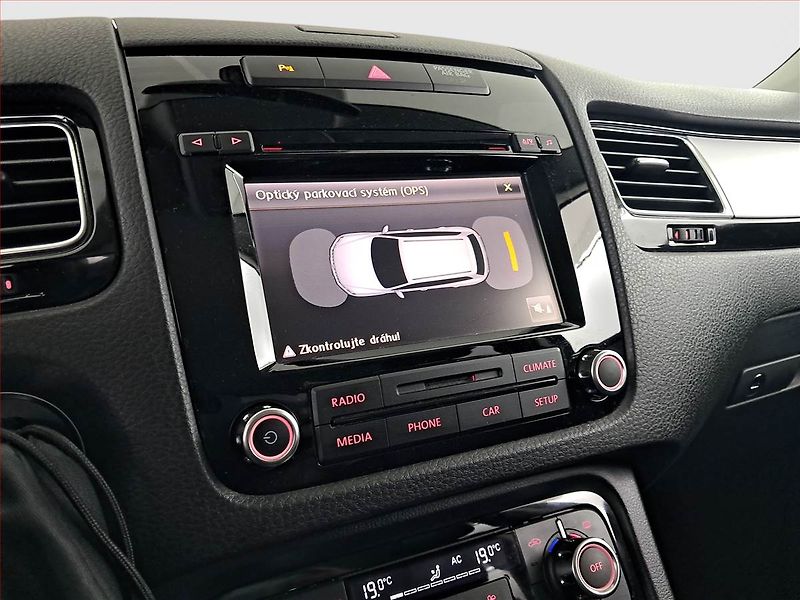 Volkswagen Touareg (2012) 3.0 TDI, 4X4, Automat - fotka 18 z 21