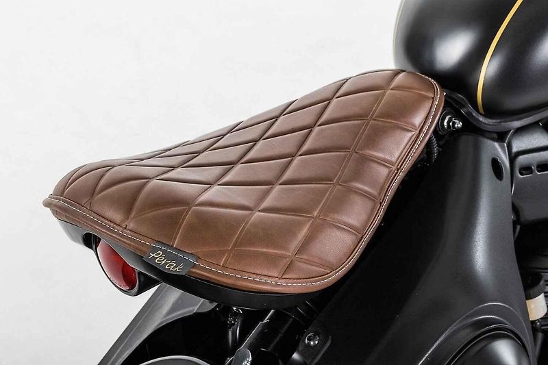 Facelift nepřináší revoluční změny, v detailech však dává motocyklu luxusnější nádech.