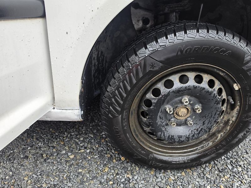 Volkswagen Caddy 2.0 i CNG TZ - fotka 9 z 17