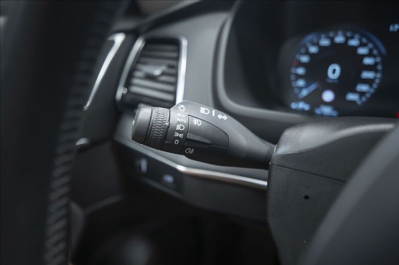 Volvo XC90 2,0 B5 AWD INSCRIPTION 7 MÍST - fotka 21 z 47