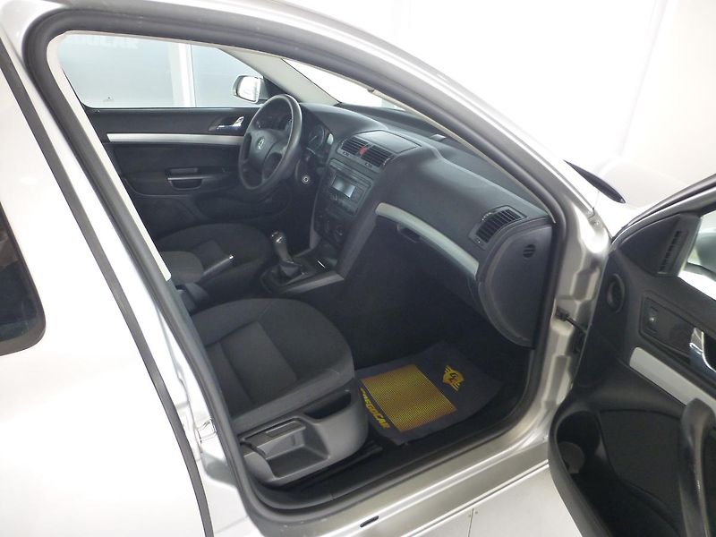 Škoda Octavia (2006) 1,6I-75KW**KLIMA**ALU****TAŽNÉ - fotka 16 z 27
