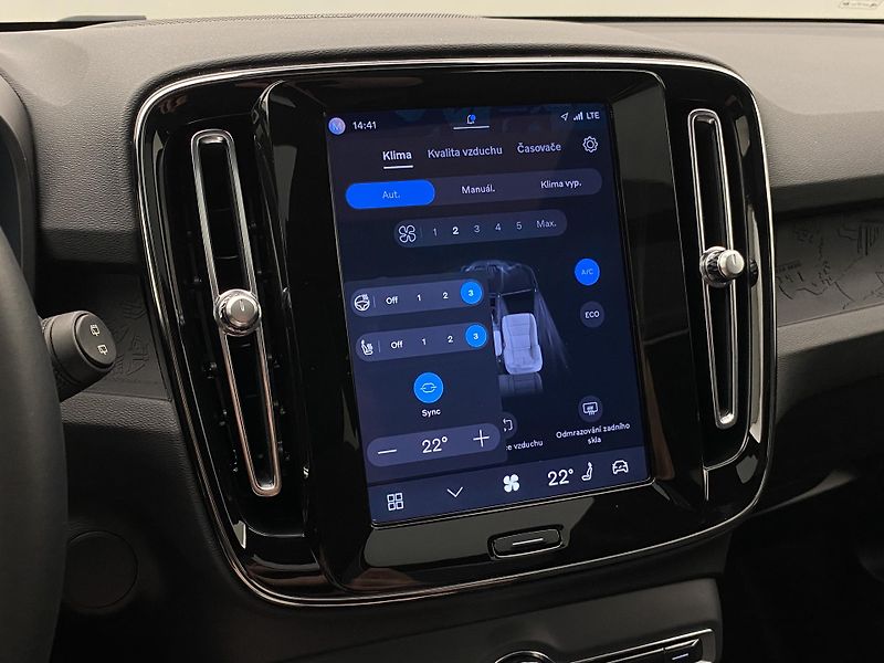 Volvo XC40 PURE ELECTRIC RECHARGE TWIN - fotka 37 z 58