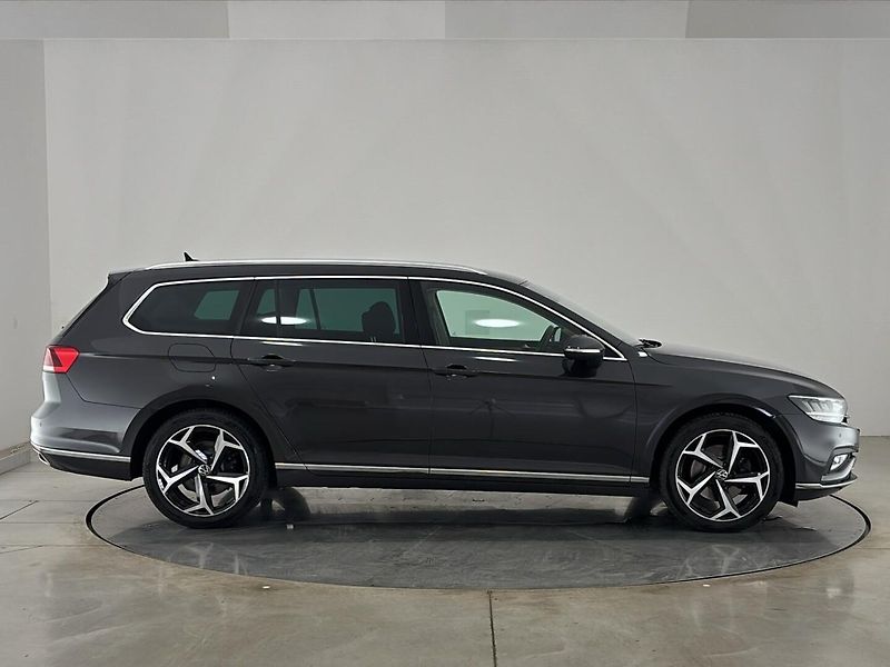 Volkswagen Passat Elegance DSG - fotka 16 z 30