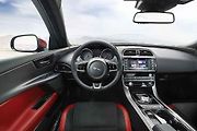 Jaguar XE.