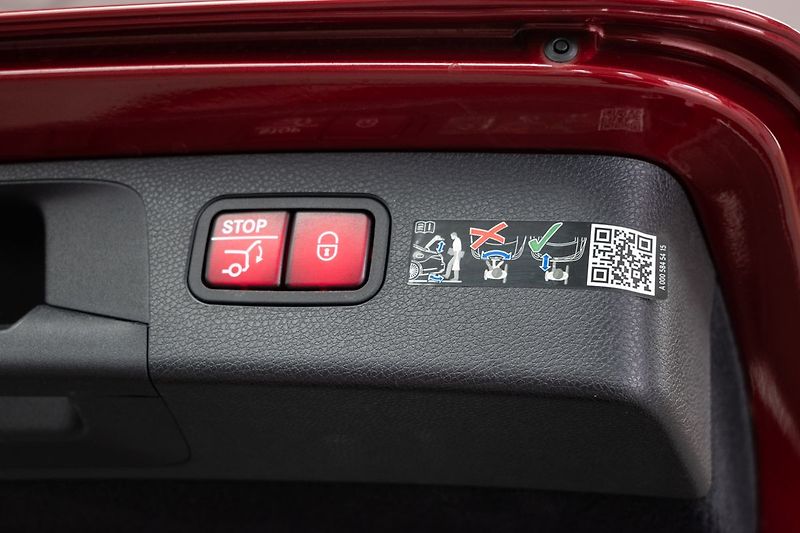 Mercedes-Benz Třídy E E 200 4MATIC*AVANTGARDE*ČR 1.M - fotka 45 z 47