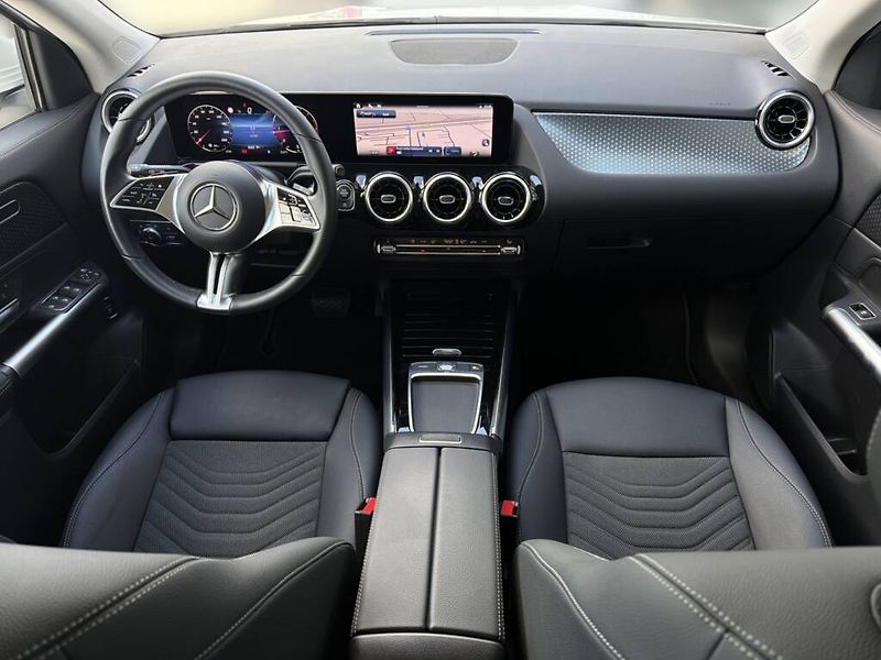 Mercedes-Benz GLA (2025) 200 d 4M - fotka 12 z 27