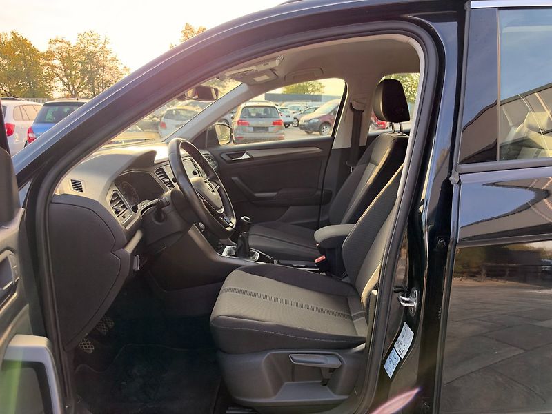 Volkswagen T-Roc (2021) Design 1.0 TSI 81kW - fotka 11 z 18