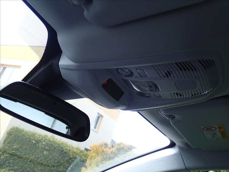 Peugeot 3008 1,2 CZ, 1.Majitel, serv. kn - fotka 31 z 48
