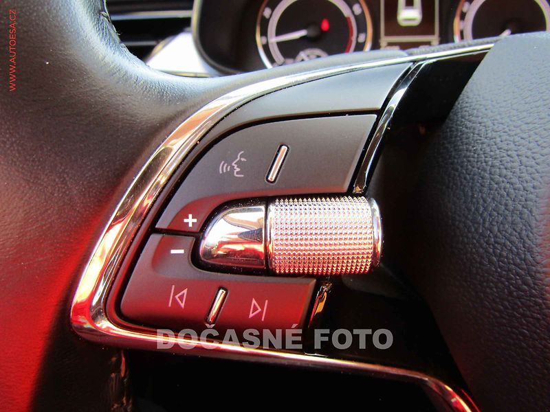 Škoda Kamiq (2021) 1.0TSi, ČR - fotka 13 z 18