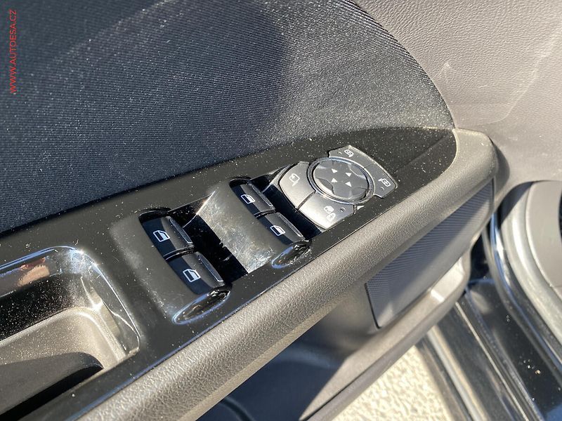 Ford Mondeo (2019) 2.0 TDCI, AT, xenon, autoAC - fotka 13 z 20