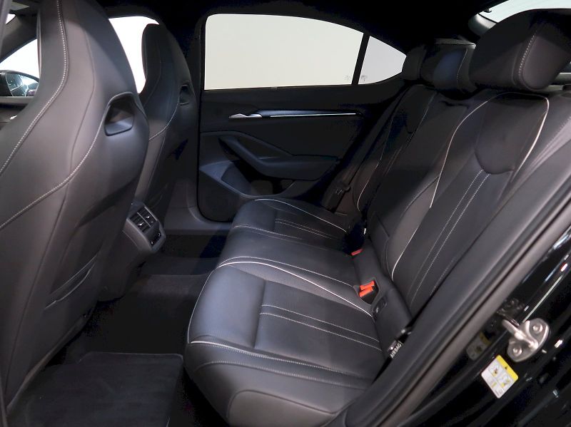 Škoda Superb (2025) SPORTLINE 2.0TSI 195KW 4x4 DSG - fotka 17 z 48