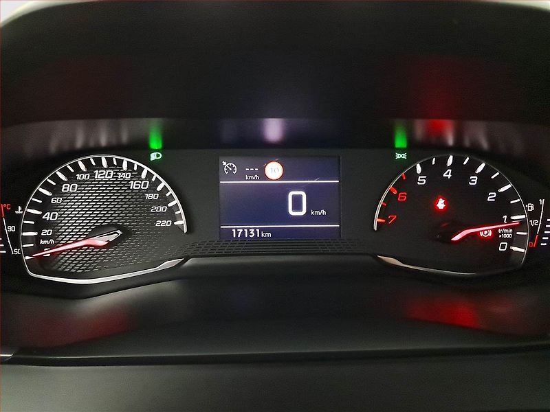 Peugeot 2008 (2024) Active 1.2 PureTech, ČR,1.maj - fotka 11 z 16