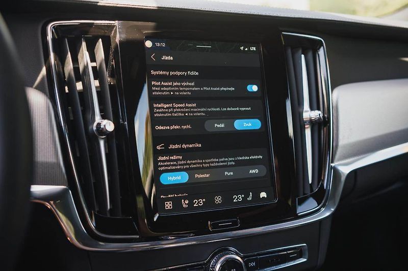 Volvo S90 (2024) T8 Recharge - fotka 25 z 32