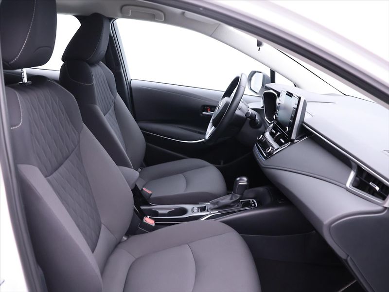Toyota Corolla 1,8 HB Active Aut. DPH CZ 1.Ma - fotka 12 z 29