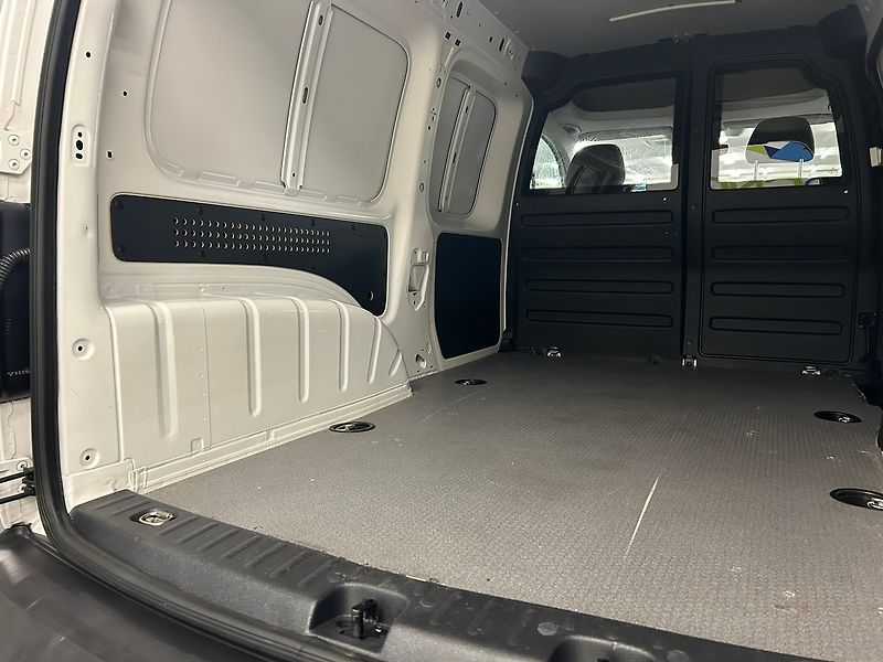Volkswagen Caddy (2017) 1.4TGI Maxi Skříň | Záruka - fotka 17 z 49