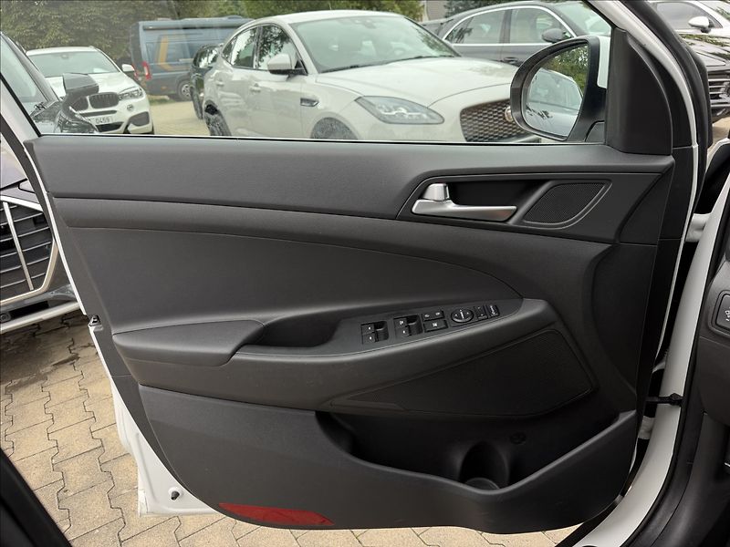Hyundai Tucson 2.0 CRDI Style 4x4 Autom - fotka 19 z 23