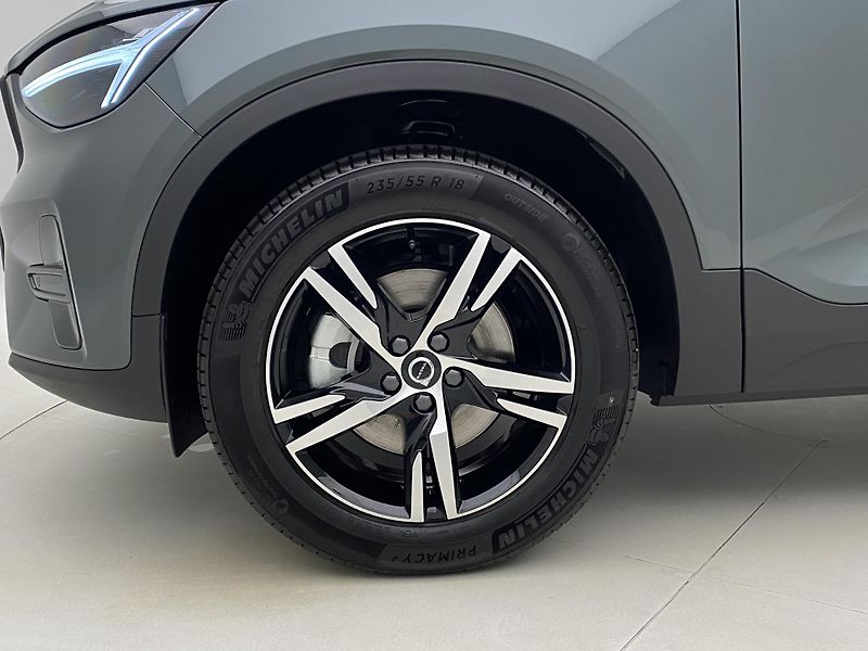 Volvo XC40 (2026) B3 AUT DARK PLUS - fotka 18 z 59