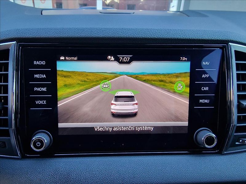 Škoda Karoq 2.0TDI 110kW 4x4 DSG Style,ČR - fotka 26 z 50