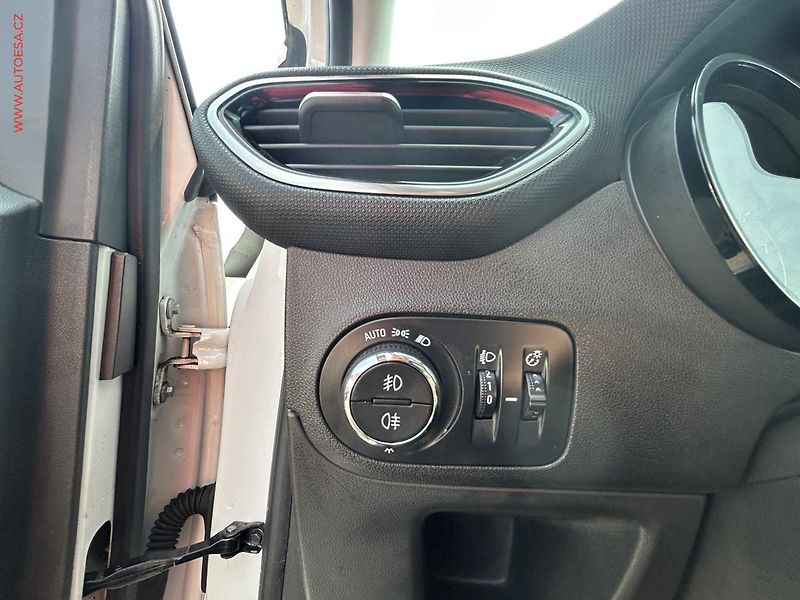 Opel Crossland X (2018) 1.2 PT, ČR, AC, temp. - fotka 13 z 18