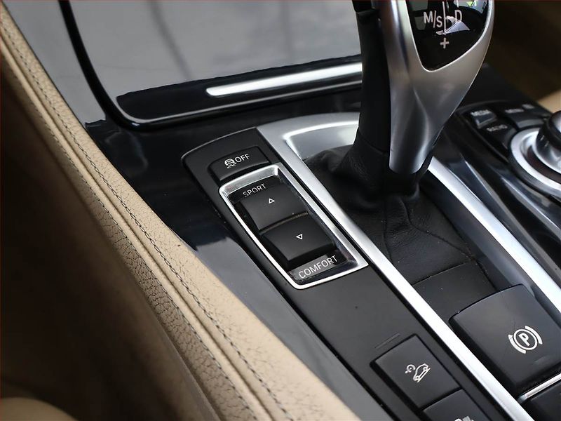 BMW Řada 5 (2012) 530d xDrive, 4X4, Automat - fotka 17 z 21