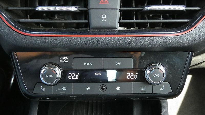 Škoda Scala 1.0 TSI DSG Drive - fotka 17 z 23