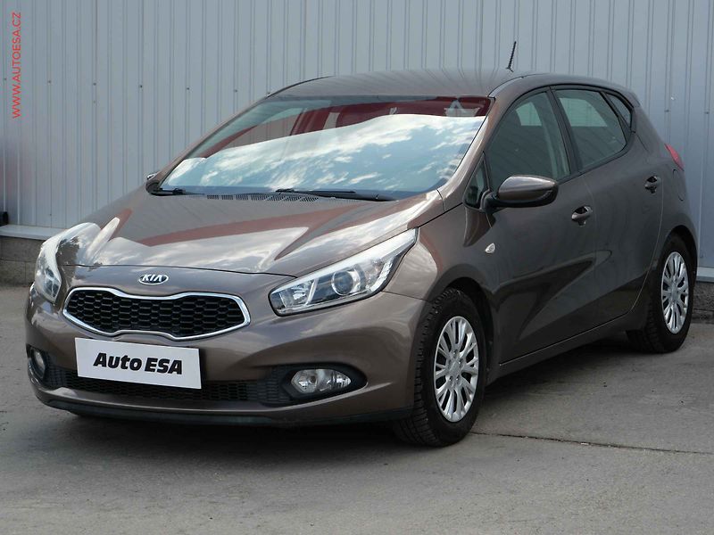 Kia Ceed (2012) 1.4i, ČR, AC, tempo - fotka 3 z 16